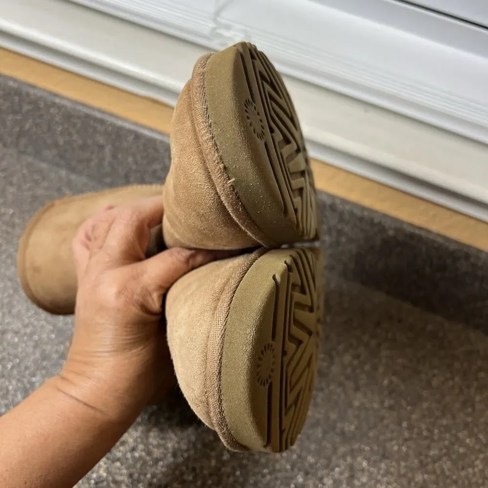UGG Tan Suede Winter Boots Sheepskin Lining Womens Size 6 Pull On Comfort Casual